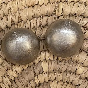 ☀️ Joan Rivers Dome Brushed Silver Tone Metal Domed Clip On Earrings